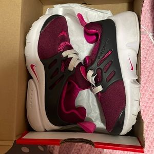 Lightly worn Nike Prestos in size 8C